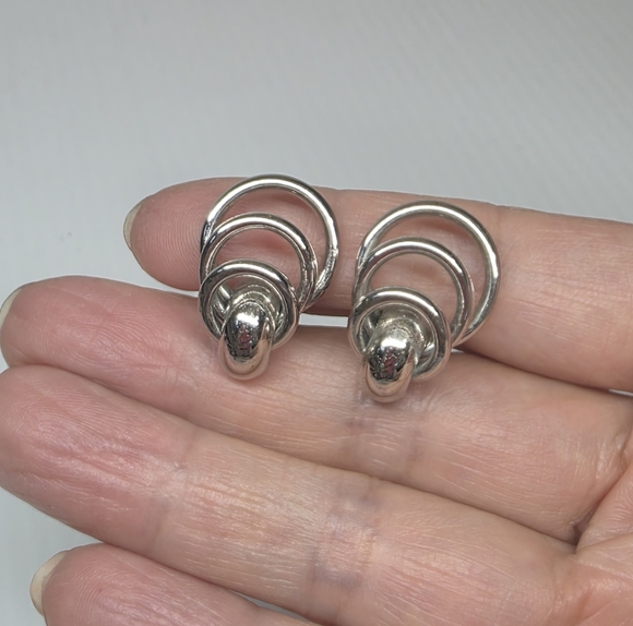 Elegant Silver toned Spiral clip on Earrings non pierced - Picture 1 of 8